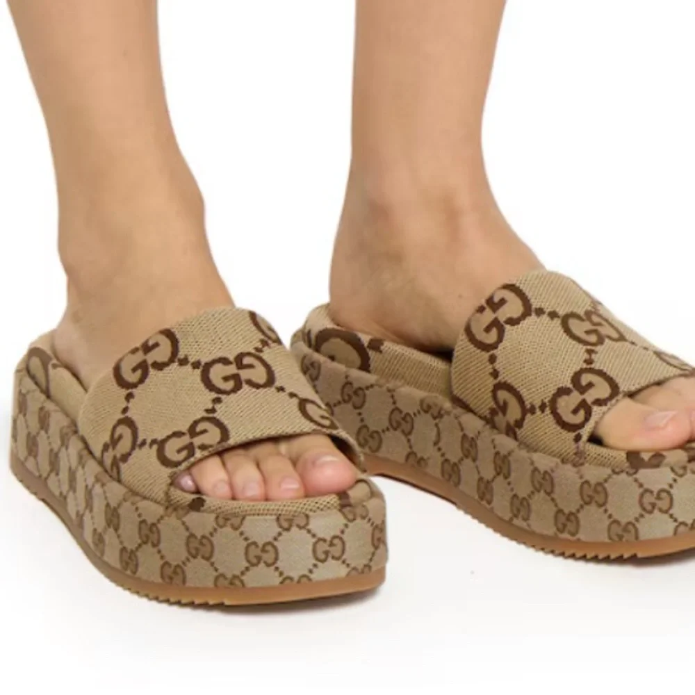 Gucci Women's Black Monogram platform Slide Sandals - Picture 7 of 7